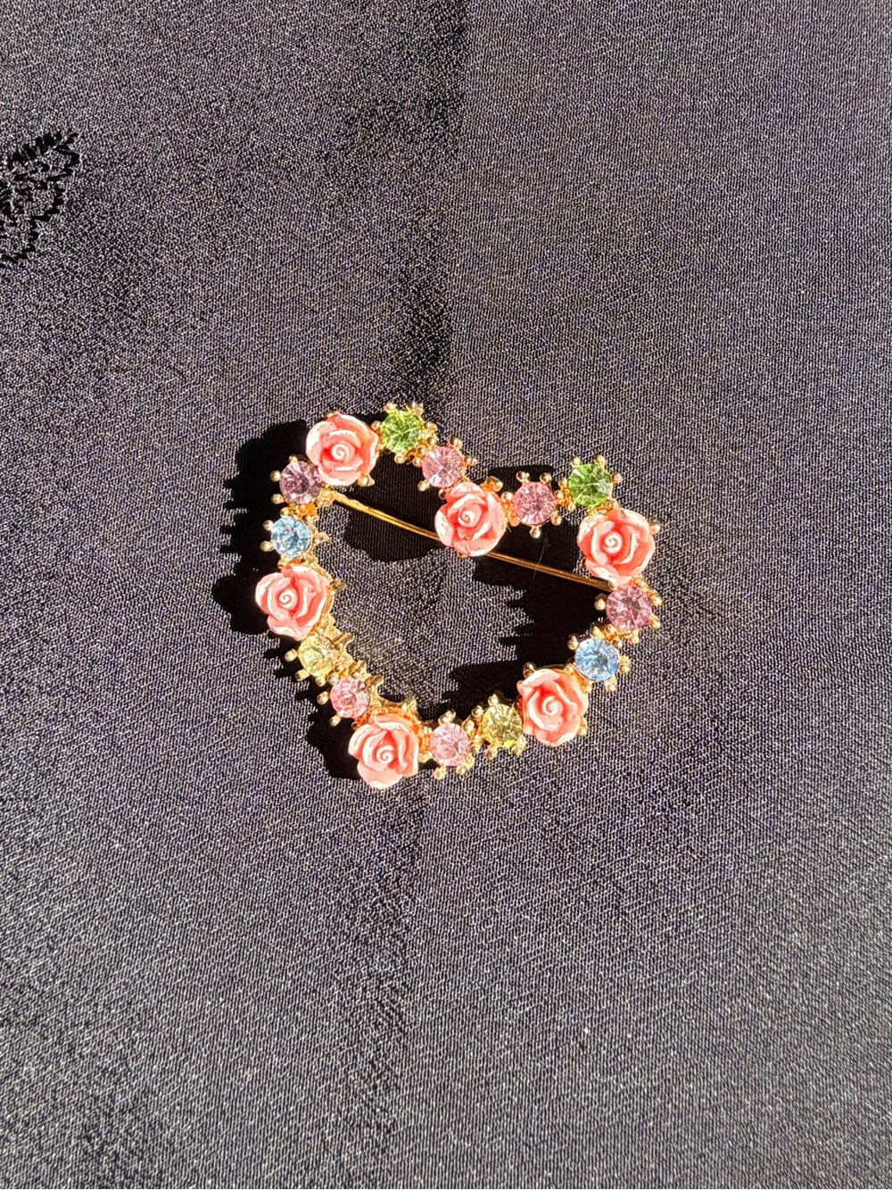 Flower heart brooch